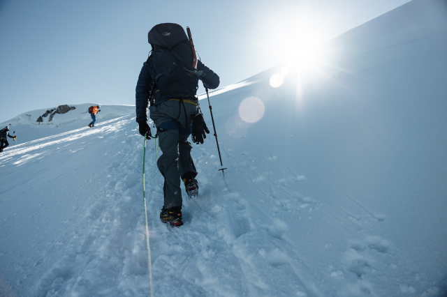 Black Diamond Technician in sneeuw